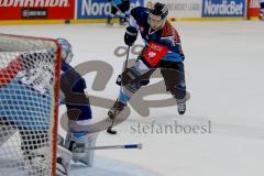 Championsleague - CHL - ERC Ingolstadt - Växjö Lakers (VLH) - Saison 2015/2016 - John Laliberte (#15 ERC Ingolstadt) - Topscorer - Marco Eisenhut (#31 ERC Ingolstadt) - Foto: Jürgen Meyer