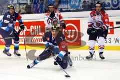 CHL - Champions Hockey League 2015 - ERC Ingolstadt - Frölunda HC - Brian Lebler (ERC 7) im Zweikampf mit Henrik Tömmernes und Lukas Bengtsson. Foto: Adalbert Michalik