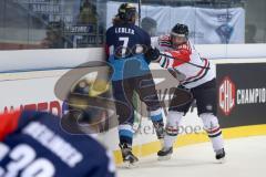 CHL - Eishockey - ERC Ingolstadt - Frölunda Göteborg - Saison 2015/2016 - Brian Lebler (#7 ERC Ingolstadt) wird gequeckt  - Oscar Fantenberg (Nr.66, Frolunda Gothenburg) - Foto: Jürgen Meyer