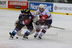 Championsleague - CHL - ERC Ingolstadt - Växjö Lakers (VLH) - Saison 2015/2016 - Jared Ross (#42 ERC Ingolstadt) - Larsson Eddie weiß #53 VLH - Foto: Jürgen Meyer