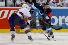 Championsleague - CHL - ERC Ingolstadt - Växjö Lakers (VLH) - Saison 2015/2016 - John Laliberte (#15 ERC Ingolstadt) - Topscorer - Heikkinen Ikka links #49 VLH - Foto: Jürgen Meyer