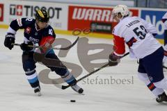 Championsleague - CHL - ERC Ingolstadt - Växjö Lakers (VLH) - Saison 2015/2016 - Jared Ross (#42 ERC Ingolstadt) - Larsson Eddie weiß #53 VLH - Foto: Jürgen Meyer