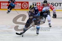 CHL - Eishockey - ERC Ingolstadt - Frölunda Göteborg - Saison 2015/2016 - David Elsner (#61 ERC Ingolstadt) - Oliver Lauridsen (Nr.25, Frolunda Gothenburg) - Foto: Jürgen Meyer