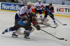 Championsleague - CHL - ERC Ingolstadt - Växjö Lakers (VLH) - Saison 2015/2016 - Jared Ross (#42 ERC Ingolstadt) - Larsson Eddie weiß #53 VLH - Foto: Jürgen Meyer