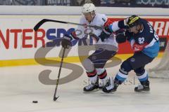 Championsleague - CHL - ERC Ingolstadt - Växjö Lakers (VLH) - Saison 2015/2016 - Alexander Barta (#92 ERC Ingolstadt) - Varkas Ville #8 weiß VLH - Foto: Jürgen Meyer