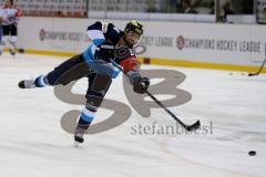 CHL - Eishockey - ERC Ingolstadt - Frölunda Göteborg - Saison 2015/2016 - Dustin Friesen (#14 ERC Ingolstadt) beim warm machen - Foto: Jürgen Meyer