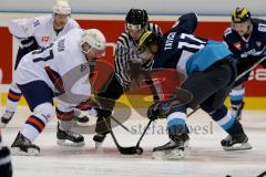 Championsleague - CHL - ERC Ingolstadt - Växjö Lakers (VLH) - Saison 2015/2016 - Petr Taticek (#17 ERC Ingolstadt) - Rosen Robert #87 VLH beim Bully - Foto: Jürgen Meyer