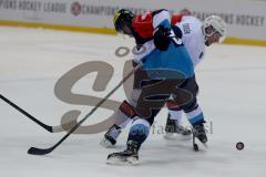 Championsleague - CHL - ERC Ingolstadt - Växjö Lakers (VLH) - Saison 2015/2016 - Alexander Barta (#92 ERC Ingolstadt) - Varakas Ville #8 weiß VLH - Foto: Jürgen Meyer
