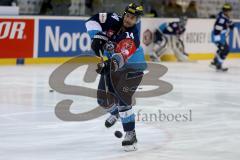 CHL - Eishockey - ERC Ingolstadt - Frölunda Göteborg - Saison 2015/2016 - Dustin Friesen (#14 ERC Ingolstadt) beim warm machen - Foto: Jürgen Meyer