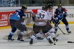 CHL - Eishockey - ERC Ingolstadt - Frölunda Göteborg - Saison 2015/2016 - Martin Davidek (#12 ERC Ingolstadt) - Elias Falth (Nr.33, Frolunda Gothenburg) - Foto: Jürgen Meyer