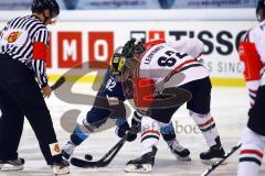 CHL - Champions Hockey League 2015 - ERC Ingolstadt - Frölunda HC - Alexander Barta (ERC 92) am Bulli mit Artturi Lehkonen. Foto: Adalbert Michalik