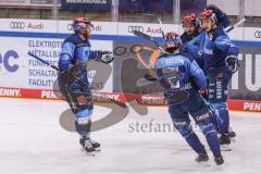 DEL - ERC Ingolstadt - Eisbären Berlin - Playoffs HF - Tor Jubel Tim Wohlgemuth (33 - ERC) mit Fabio Wagner (5 ERC) Frederik Storm (9 ERC) Mirko Höfflin (10 ERC)