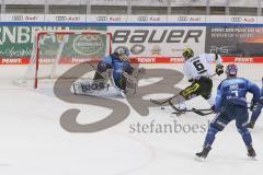 DEL - Eishockey - Saison 2020/21 - ERC Ingolstadt - Krefeld Pinguine - Der 3:3 Anschlusstreffer durch Lucas Lessio (#6 Krefeld) - Michael Garteig Torwart (#34 ERCI) - jubel - Foto: Jürgen Meyer