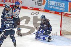 Penny DEL - Eishockey - Saison 2021/22 - ERC Ingolstadt - Adler Mannheim - Kevin Reich Torwart (#35 ERCI) - David Warsofsky (#55 ERCI) - Nicolas Krämmer (#21 Mannheim) -  Foto: Meyer Jürgen