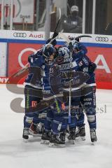 Penny DEL - Pre-Playoff - Spiel 2 - Eishockey - Saison 2021/22 - ERC Ingolstadt - Kölner Haie - Der 2:0 Führungsteffer durch Brandon Defazio (#24 ERCI) - Daniel Pietta (#86 ERCI) - jubel -  Chris Bourque (#77 ERCI) - Foto: Jürgen Meyer