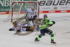 DEL - Eishockey - Saison 2020/21 - ERC Ingolstadt - Eisbären Berlin - Mathias Niederberger Torwart (#35 Berlin) - Petrus Palmu (#52 ERCI) - Foto: Jürgen Meyer