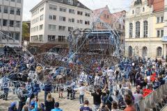 ERC Ingolstadt - Vizemeisterschaftsfeier am Rathausplatz - Saison 2022/2023 - Die Frauenmannschaft auf der Bühne - Fans - Foto: Meyer Jürgen