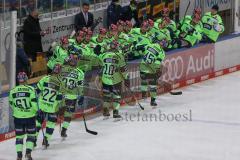 DEL - Eishockey - Saison 2020/21 - ERC Ingolstadt - Nürnberg Ice Tigers - Der 2:0 Führungstreffer durch Ben Marshall (#45 ERCI) - jubel - Abklatschen an der Bande - Foto: Jürgen Meyer