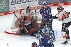 Penny DEL - Eishockey - Saison 2021/22 - ERC Ingolstadt - Grizzlys Wolfsburg - Chet Pickard Torwart (#34 Wolfsburg) - Jerome Flaake (#90 ERCI) -  Foto: Jürgen Meyer