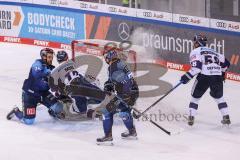 DEL - ERC Ingolstadt - Eisbären Berlin - Playoffs HF - Tumult am Tor Berlin, Brandon DeFazio (24 ERC) Eric Mik (Nr.12 - Eisbären Berlin) Justin Feser (71 ERC)