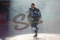 Penny DEL - Eishockey - Saison 2021/22 - ERC Ingolstadt - Krefeld Pinguine - Daniel Pietta (#86 ERCI) beim einlaufen - Foto: Jürgen Meyer