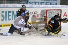 Meco Nations Cup - Damen Eishockey - Deutschland - Finnland - DamenTorwart Viola Harrer in Action