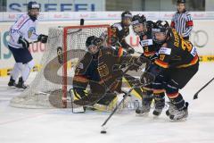 Meco Nations Cup - Damen Eishockey - Deutschland - Finnland - DamenTorwart Viola Harrer, Anna Fiebert und Daria Gleissner 20 wehren den Puck ab