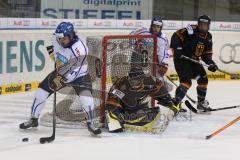 Meco Nations Cup - Damen Eishockey - Deutschland - Finnland - DamenTorwart Viola Harrer unter Beschuss links