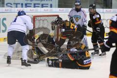 Meco Nations Cup - Damen Eishockey - Deutschland - Finnland - DamenTorwart Viola Harrer im Dauer Beschuß