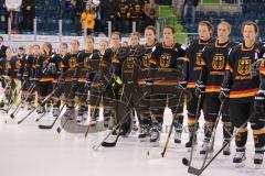 Meco Nations Cup - Damen Eishockey - Deutschland - Finnland - Nationalhymne vor dem Spiel