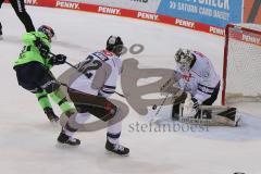 DEL - Eishockey - Saison 2020/21 - ERC Ingolstadt - Nürnberg Ice Tigers  - Wayne Simpson (#21 ERCI) - Niklas Treutle Torwart (#31 Nürnberg) - Oliver Nebus (#22 Nürnberg) - Foto: Jürgen Meyer