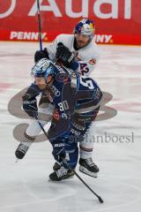 Penny DEL - Eishockey - Saison 2021/22 - ERC Ingolstadt - EHC Red Bull München - Jerome Flaake (#90 ERCI) - Yasin Ehliz (#42 München) -  Foto: Jürgen Meyer