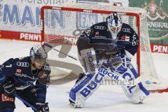 Im Bild: Colton Jobke (#7 ERCI) Kevin Reich Torwart (#35 ERCI)

