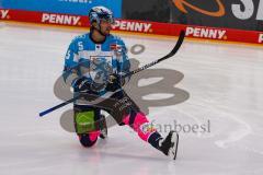 Penny DEL - Eishockey - Saison 2021/22 - ERC Ingolstadt - Nürnberg Ice Tigers -  Fabio Wagner (#5 ERCI) beim warm machen  -Foto: Jürgen Meyer