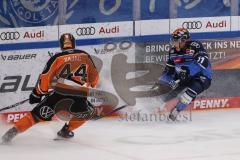 DEL; ERC Ingolstadt - Grizzlys Wolfburg; Patrik Virta (Nr.11 - ERC) Nolan Zajac (Nr.44 - Grizzlys)