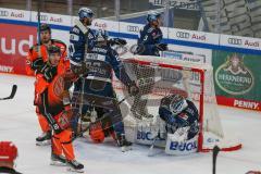 Penny DEL - Eishockey - Saison 2021/22 - ERC Ingolstadt - Grizzlys Wolfsburg -  Der 0:2 Führungstreffer für Wolfsburg durch Chris DeSousa (#82 Wolfsburg) - Karri Rämö Torwart (#31 ERCI) - Daniel Pietta (#86 ERCI) - Emil Quaas (#20 ERCI) - Simon Gnyp (#3 E