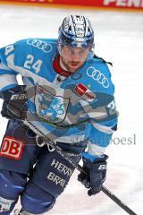 Penny DEL - Eishockey - Saison 2021/22 - ERC Ingolstadt - Adler Mannheim -  Brandon Defazio (#24 ERCI) - beim warm machen  - Foto: Jürgen Meyer