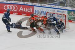 Penny DEL - Eishockey - Saison 2021/22 - ERC Ingolstadt - Grizzlys Wolfsburg -  Der 0:2 Führungstreffer für Wolfsburg durch Chris DeSousa (#82 Wolfsburg) - Karri Rämö Torwart (#31 ERCI) - Daniel Pietta (#86 ERCI) - Emil Quaas (#20 ERCI) - Simon Gnyp (#3 E