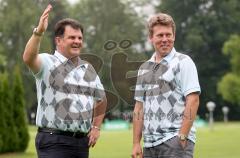 DEL - Golfturnier in Ingolstadt - links Aufsichtsrat Vorsitzender DEL Jürgen Arnold und rechts DEL-Geschäftsführer Gernod Trippke untehalten sich gut gelaunt am Golfplatz. Das Turnier wurde dann wegen Unwetter abgesagt