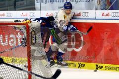 DEL - Pre-Playoffs - 1. Spiel - ERC Ingolstadt - Straubing Tigers - Alexander Barta (ERC 92) im Zweikampf mit Martin Hinterstocker (24, Straubing Tigers) Foto: Adalbert Michalik