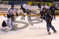 ERC-Ingolstadt gegen Hamburg Freezers Robert Sabolic schiesst sein 1. Tor fr Ingolstadt Foto: Juergen Meyer