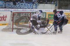 ERC-Ingolstadt gegen Hamburg Freezers Robert Sabolic im Slot und schiesst knapp daneben  Foto: Juergen Meyer