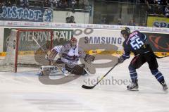 ERC-Ingolstadt gegen Iserlohn Roosters Robert Sabolic mit dem Führungstreffer zum 1:0 Foto: Juergen Meyer