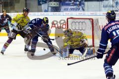 DEL - ERC Ingolstadt - Krefeld Pinguine - Jared Ross kurz vor seinem Tor zum 2:0. Foto: Adalbert Michalik