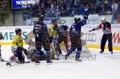 DEL - ERC Ingolstadt - Krefeld Pinguine - Torjubel von Jared Ross nach seinem Tor zum 2:0. Foto: Adalbert Michalik