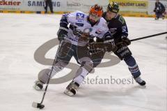 ERC-Ingolstadt gegen Iserlohn Roosters Patrik Hager im Zweikampf Foto: Juergen Meyer