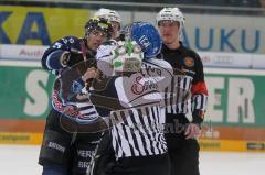 ERC-Ingolstadt gegen Augsburger Panther Robert Sabolic mit Faustkampf Foto: Juergen Meyer