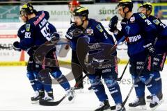 DEL - Pre-Playoffs - 1. Spiel - ERC Ingolstadt - Straubing Tigers - Petr Taticek (ERC 17) küsst seinen Handschuh. Foto: Adalbert Michalik