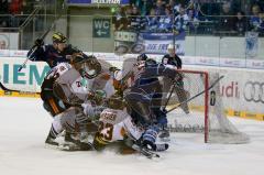 ERC-Ingolstadt gegen Grizzly Adams Wolfsburg - Kein durchkommen fuer John Laliberte Foto: Juergen Meyer