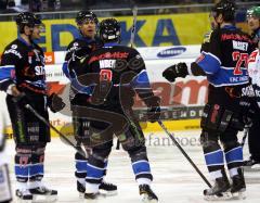 Peter Schaefer, Joe Motzko Matt Hussey und Bob Wren beim Torjubel. Aufgenommen beim Spiel ERC Ingolstadt gegen Augsburg Panther am 28.01.2011 in der Ingolstädter Saturn Arena.